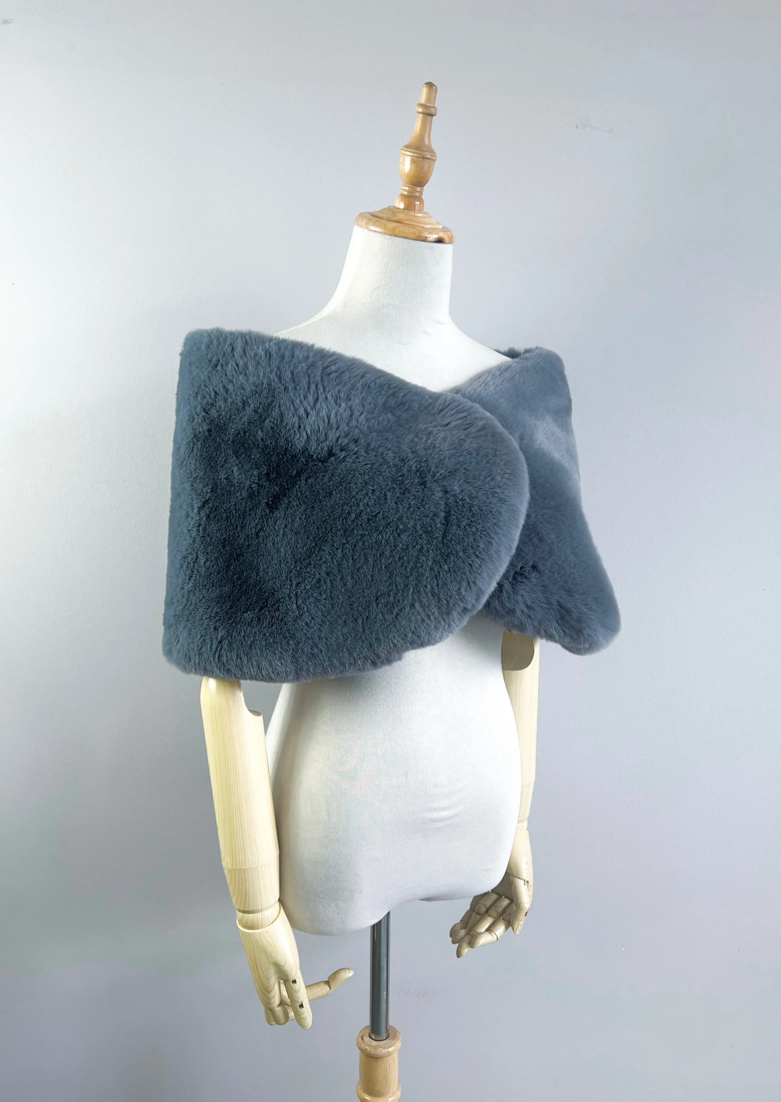 Grey Fur Wrap (Serena Gry05)