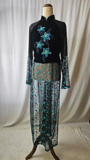 Vintage Black Velvet and Lace Dress with Teal Floral Embroidery – Timeless Elegance 8-10