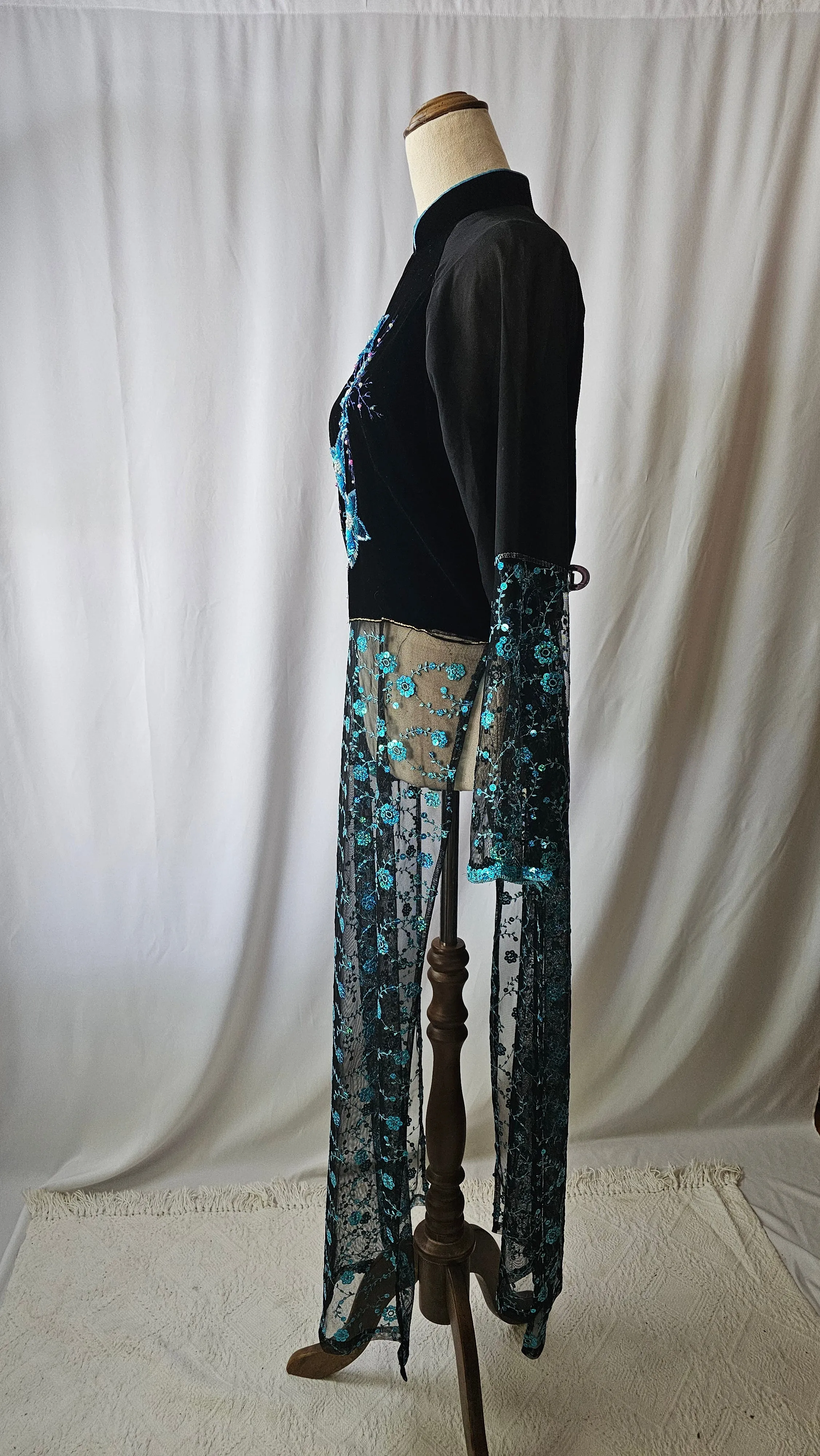 Vintage Black Velvet and Lace Dress with Teal Floral Embroidery – Timeless Elegance 8-10